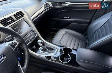 Седан Ford Fusion 2016 в 