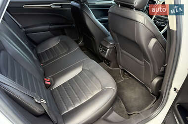 Седан Ford Fusion 2016 в 