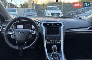 Седан Ford Fusion 2016 в 