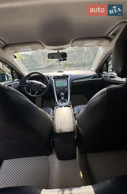 Седан Ford Fusion 2015 в 