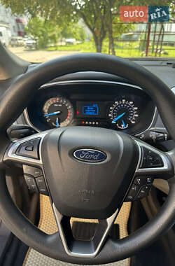 Седан Ford Fusion 2015 в 