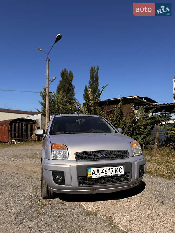 Хетчбек Ford Fusion 2011 в 