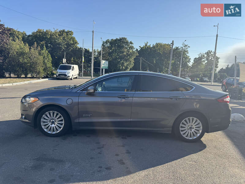 Седан Ford Fusion 2014 в 