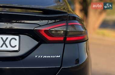 Седан Ford Fusion 2016 в 
