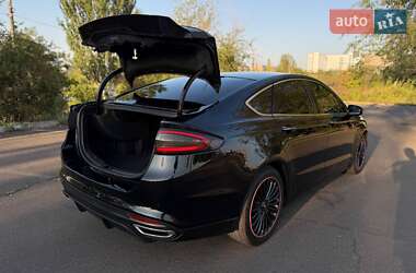 Седан Ford Fusion 2016 в 