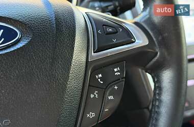 Седан Ford Fusion 2016 в 