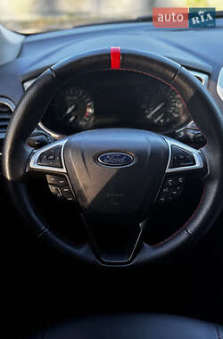 Седан Ford Fusion 2013 в 