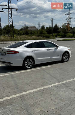 Седан Ford Fusion 2018 в 