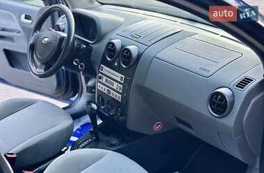 Хэтчбек Ford Fusion 2005 в 