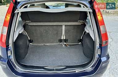 Хэтчбек Ford Fusion 2005 в 