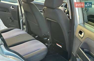 Хэтчбек Ford Fusion 2010 в 