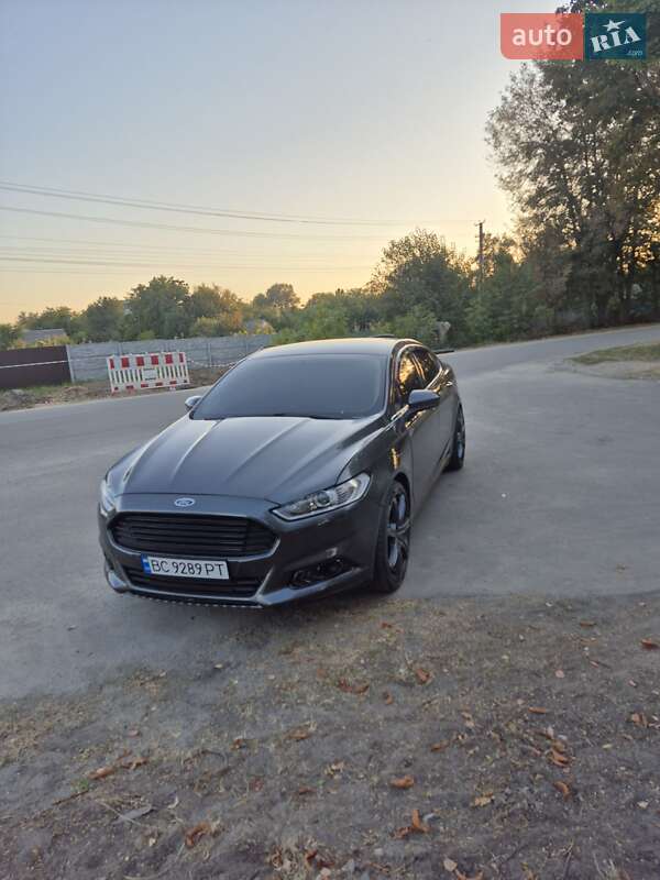 Седан Ford Fusion 2016 в 