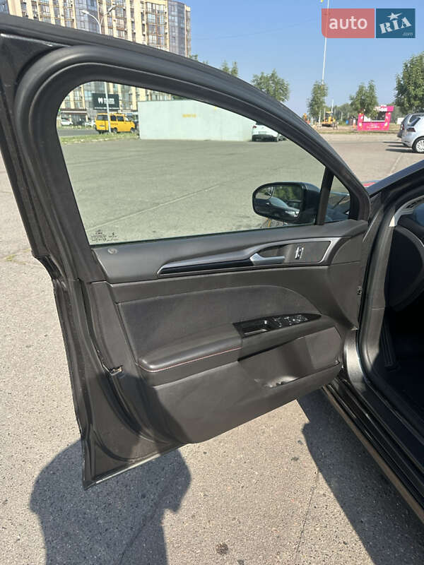 Седан Ford Fusion 2015 в Черкасах
