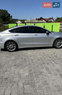 Седан Ford Fusion 2016 в 
