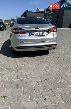Седан Ford Fusion 2016 в 