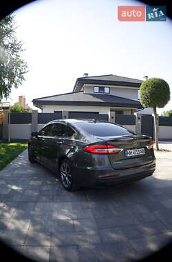 Седан Ford Fusion 2019 в 