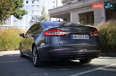 Седан Ford Fusion 2019 в 