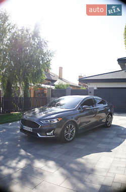 Седан Ford Fusion 2019 в 