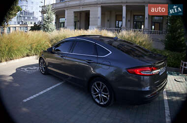Седан Ford Fusion 2019 в 