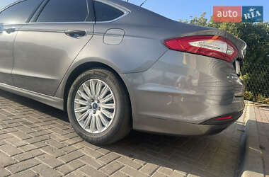 Седан Ford Fusion 2014 в 