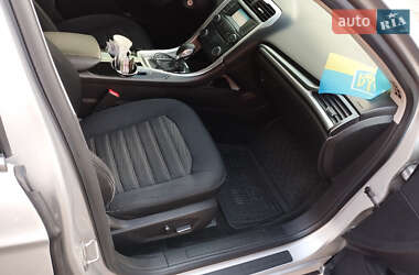 Седан Ford Fusion 2016 в 