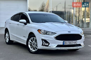 Седан Ford Fusion 2019 в 