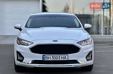 Седан Ford Fusion 2019 в 