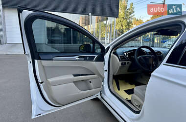 Седан Ford Fusion 2019 в 