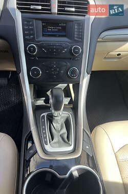 Седан Ford Fusion 2015 в 
