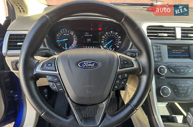 Седан Ford Fusion 2015 в 