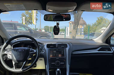 Седан Ford Fusion 2015 в 