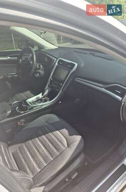 Седан Ford Fusion 2016 в 