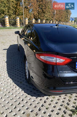 Седан Ford Fusion 2016 в 