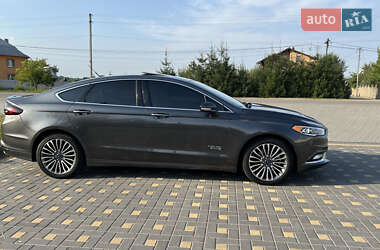 Седан Ford Fusion 2017 в 