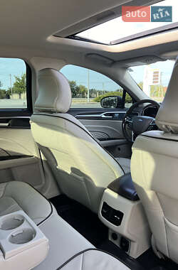Седан Ford Fusion 2017 в 