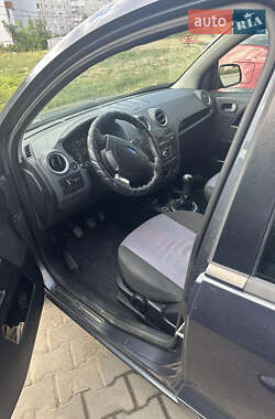 Хэтчбек Ford Fusion 2010 в 