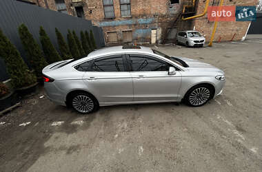 Седан Ford Fusion 2017 в 