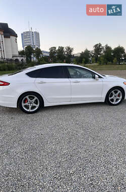 Седан Ford Fusion 2013 в 