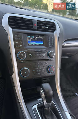 Седан Ford Fusion 2013 в 
