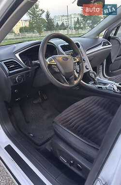Седан Ford Fusion 2013 в 