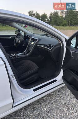 Седан Ford Fusion 2013 в 