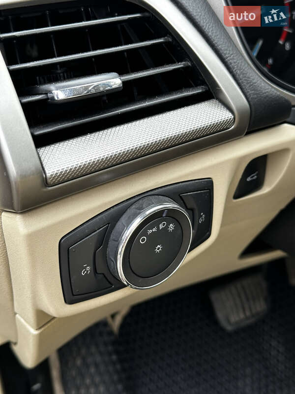 Седан Ford Fusion 2015 в Львове