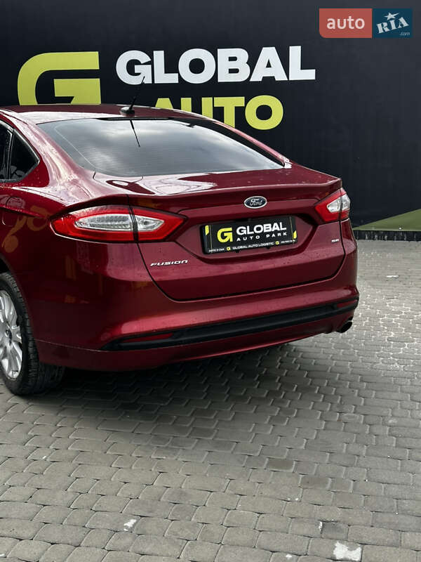 Седан Ford Fusion 2015 в Львове