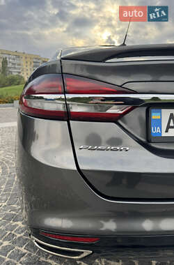 Седан Ford Fusion 2016 в 