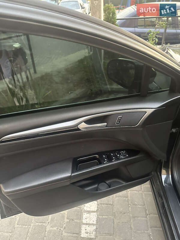 Седан Ford Fusion 2014 в Львові