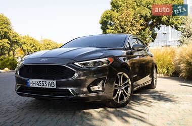 Седан Ford Fusion 2019 в 