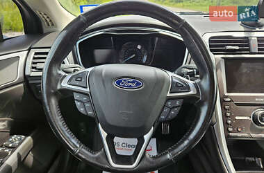 Седан Ford Fusion 2016 в 