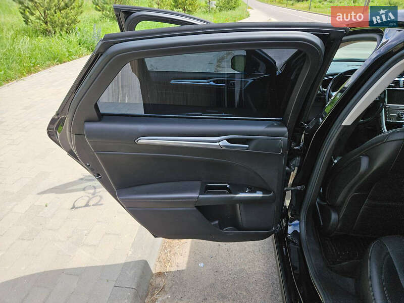 Седан Ford Fusion 2016 в Ровно