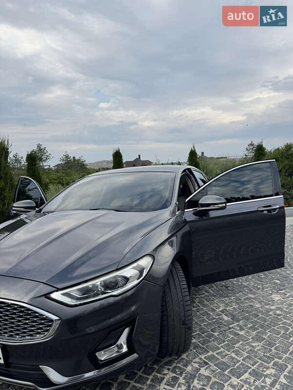 Ford Fusion 2016