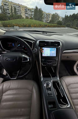 Седан Ford Fusion 2016 в 